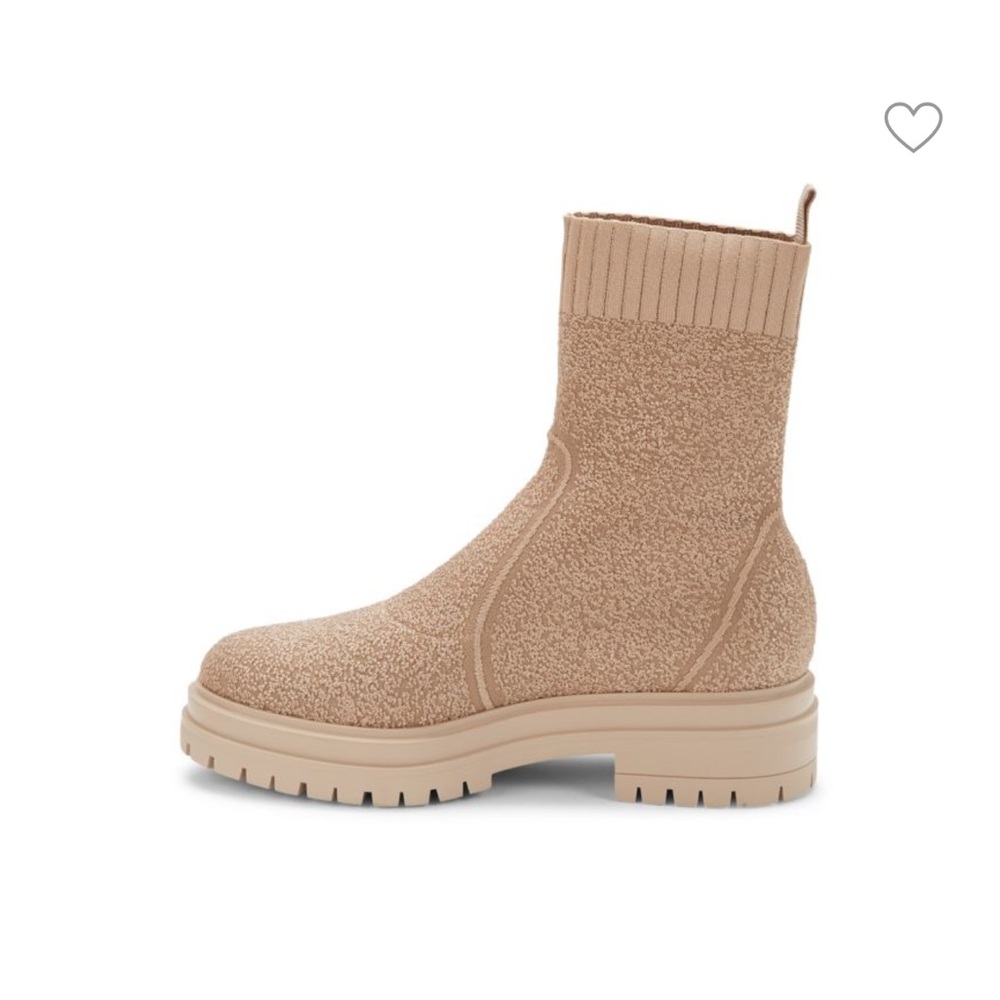 GIANVITO ROSSI
Lug Sole Sock Boots